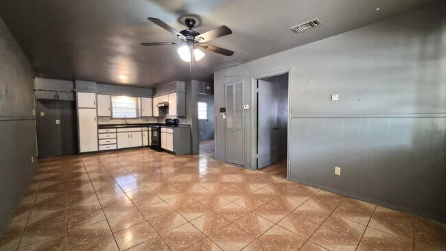 Photo - 6108 Avenue W