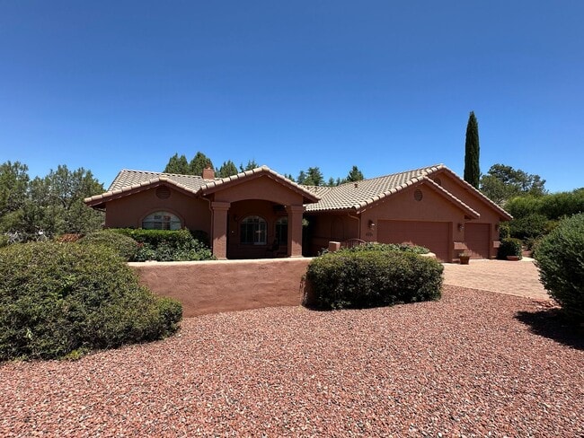 HOUSE - SEDONA - VILLAGE OF OAK CREEK - HOUSE - SEDONA - VILLAGE OF OAK CREEK