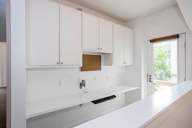 Photo - 617 Peacock Ln