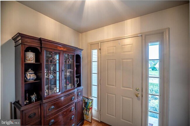 Photo - 908 Holly Ct