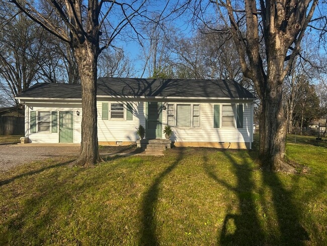 Building Photo - LIve in beautiful downtown Franklin!