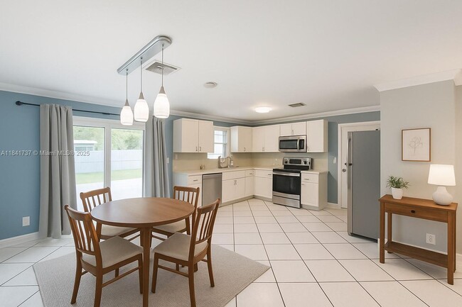 Building Photo - 5565 SW 43rd St Rental