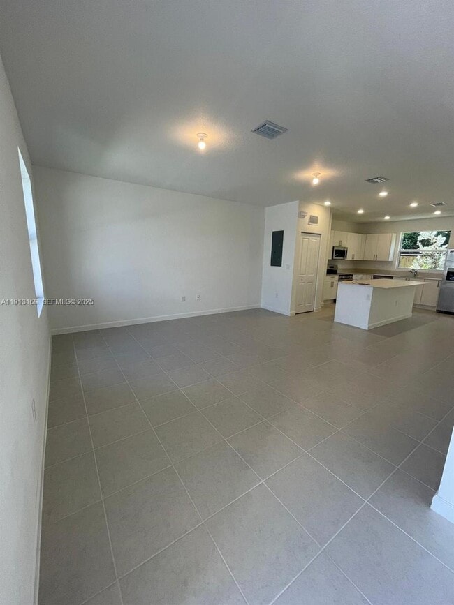 Photo - 1076 SE 2nd St