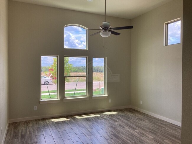 Photo - 5007 White Rose Dr