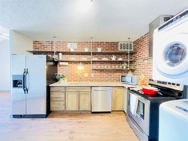 Building Photo - 12900 Walden Rd Unit 216B