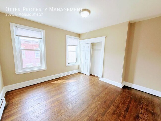 Photo - 2071 E Monmouth St House