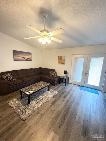 4009 Shorewood Dr
