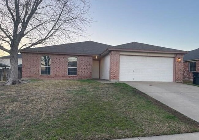 4 bedroom 2 bathroom house! HOUSING ACCEPTED! - 4 bedroom 2 bathroom house! HOUSING ACCEPTED!
