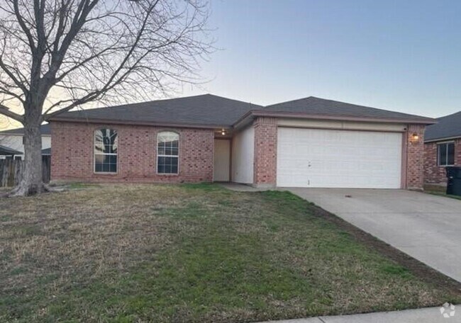 Building Photo - 4 bedroom 2 bathroom house! HOUSING ACCEPTED!