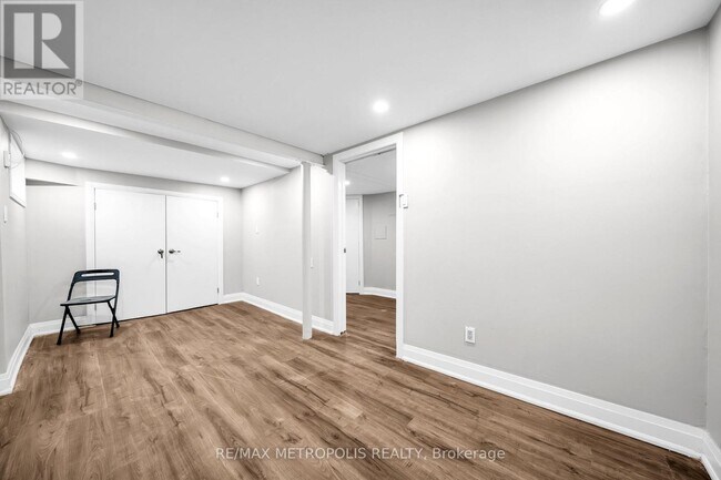 Photo - 48 Billingsgate Crescent