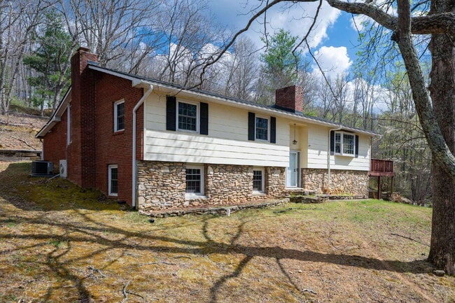Building Photo - Fairview Retreat | 3BR/3BA with Finished Basement, 2-Car Garage & Private Yard — 17 Min to Asheville