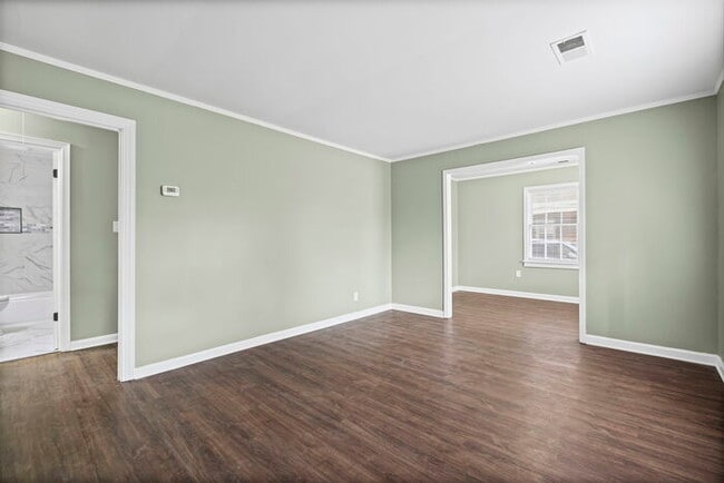 4 Bedroom In Colonial Acres