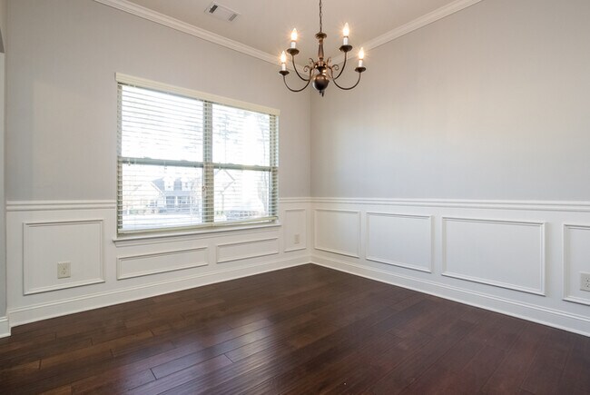 Photo - Impressive 5 bedroom Home located in Lawrenceville!