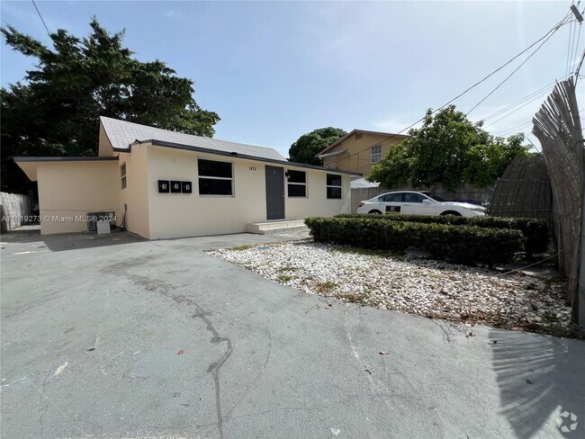 Building Photo - 1872 NW 1st St Unit 1 Rental