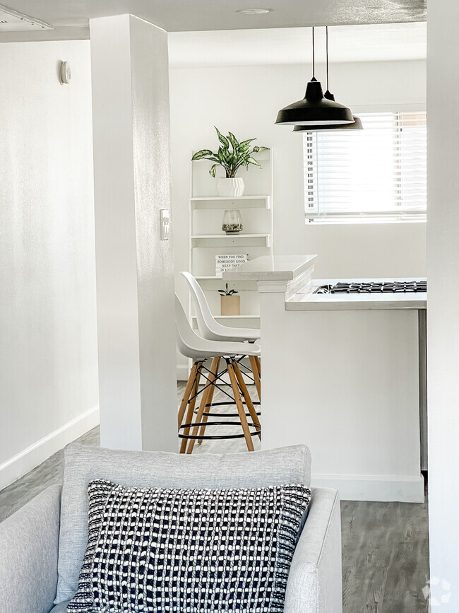 Kitchen Island - The Brentwood Rental