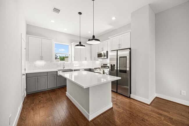 Building Photo - 622 Janisch Rd Unit I