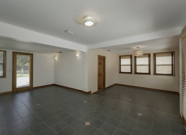 Photo - 1420 Alhambra Way S