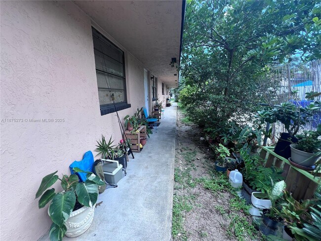 Photo - 1734 N 16th Ct Unit 1-2