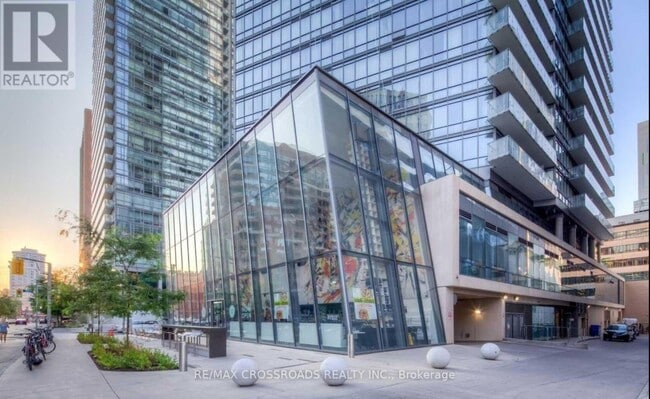 Photo - 832 Bay St. Unité 3007