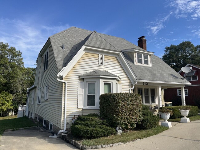 Building Photo - 112 Chicago Rd