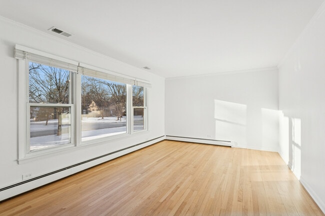 Photo - 645 Justina St