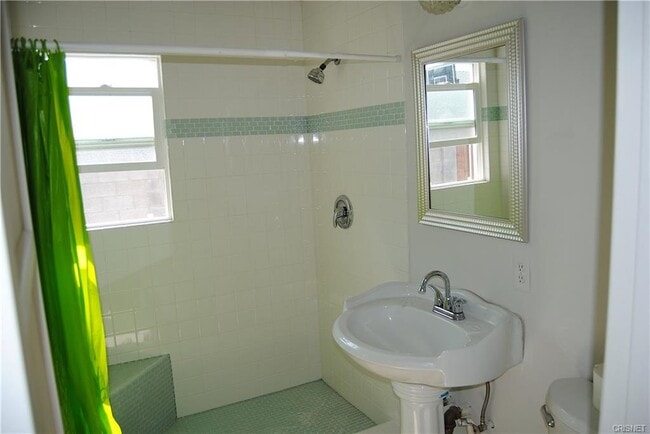 Baño/ducha - 6818 Rhea Ave