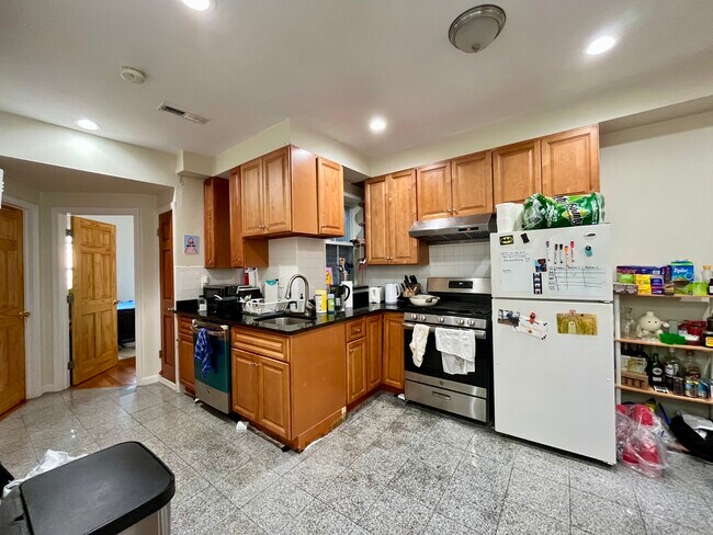 Photo - 179 Northampton St Unit 4