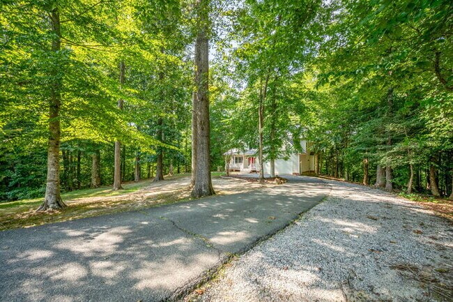 4 Bedroom Home on 1.87 Acres in Aylett – Available July 6th – $2,395/mo