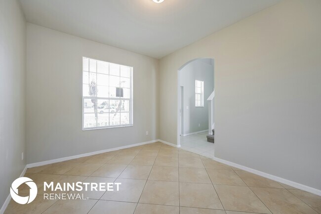 Photo - 661 Chavers St E