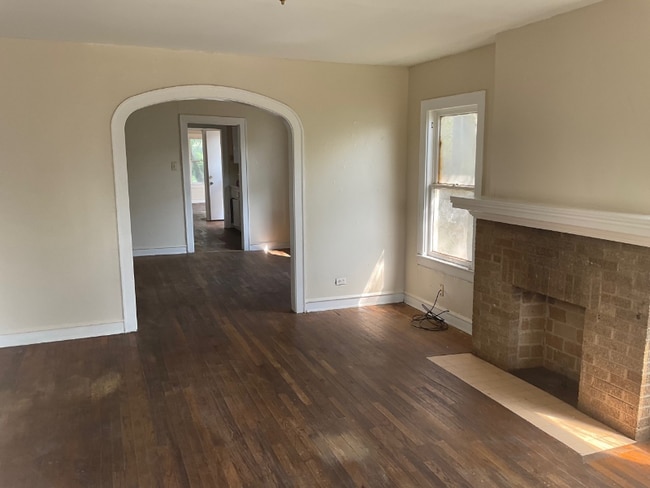 Photo - 1825-1823 Reuter Ave