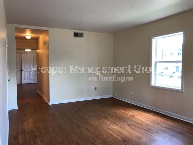 Photo - 120 Drake St