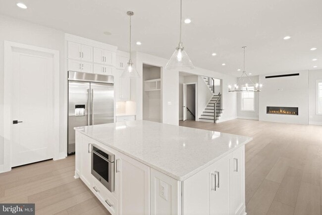 Photo - 857 N Manchester St