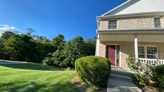 El mantenimiento del patio lateral corre a cargo de la asociación de vecinos. - 1292 S Cobble Creek Cir