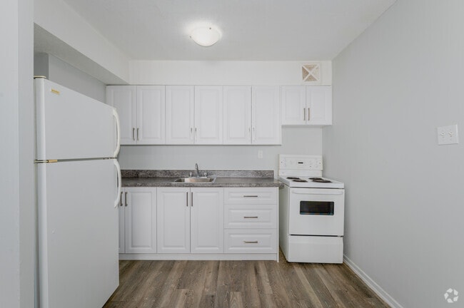 2BR, 1BA - 650SF - Kitchen - 1011 Lansdowne Ave Apartments