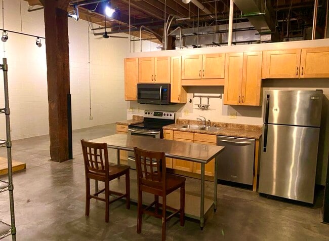 Photo - 585 S Upper St Unidad 100 Rental