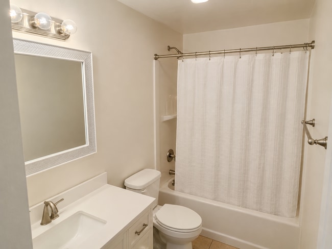 Photo - 166 Mercier Dr Unit 2