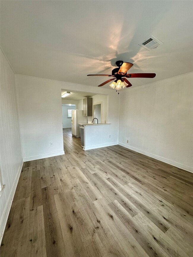 Photo - 5506 David St