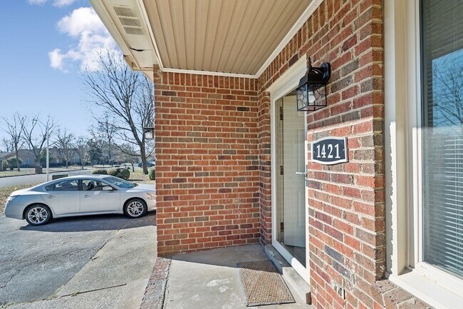 1421 Huntington Dr