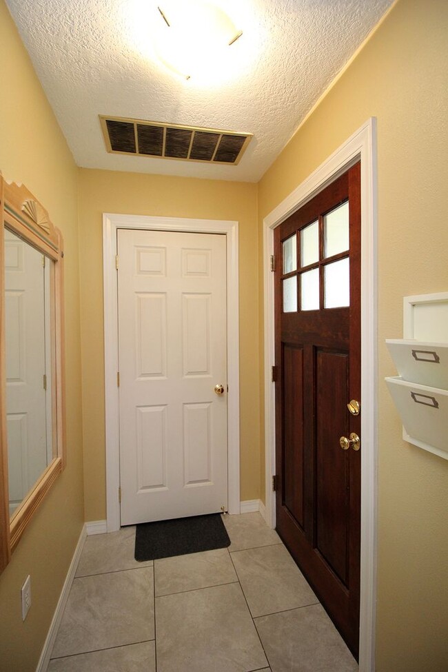 Photo - 18690 Don Lee Way