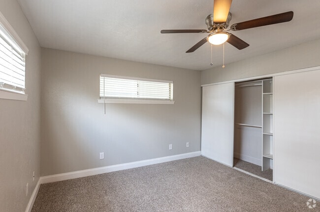 2Br, 1BA - 754 ft²