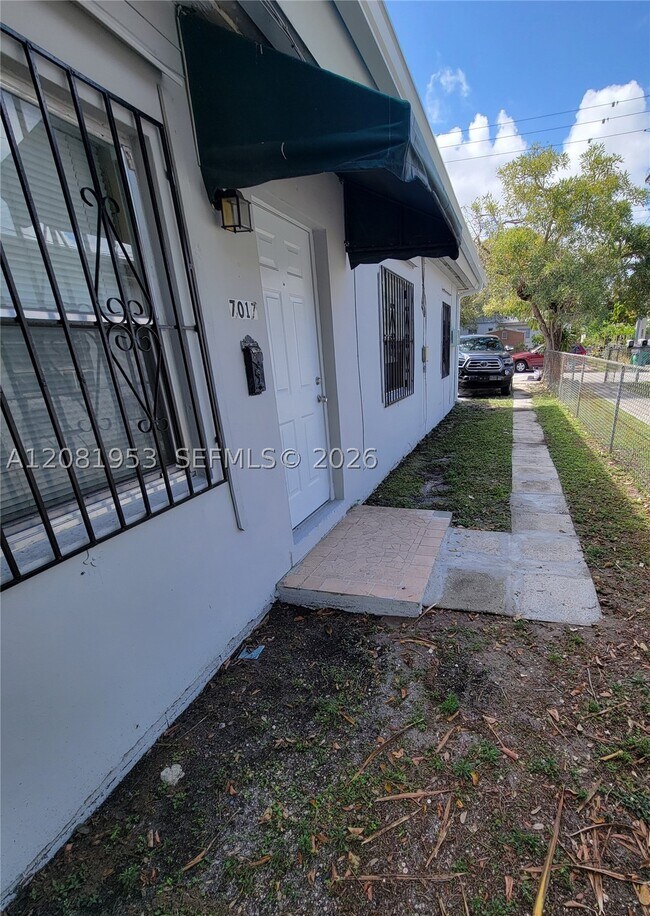 Photo - 7015 NW 4th Ct Unit 7017