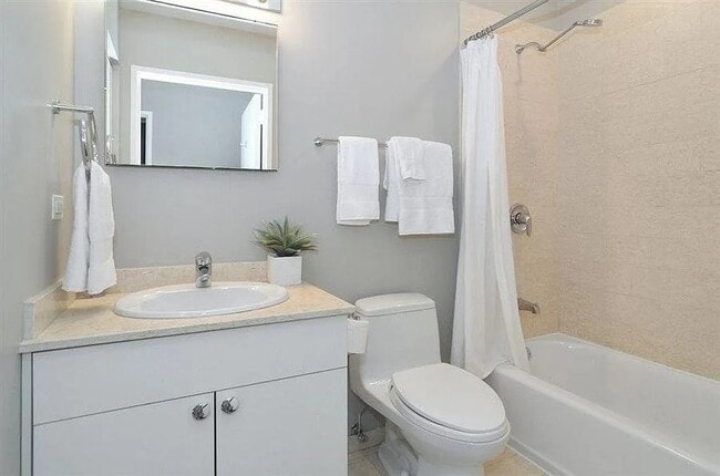 Photo - 653 N Kingsbury St Unit 1004
