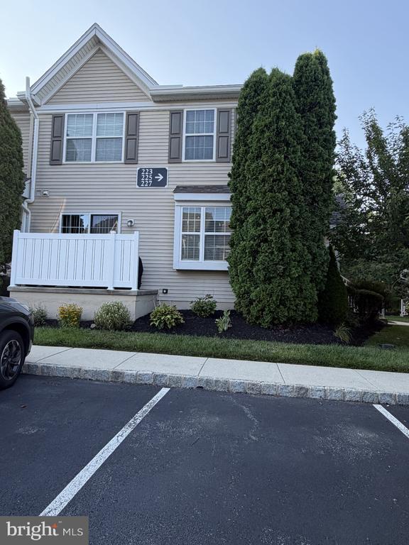 Photo - 223 Flagstone Rd
