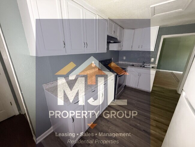 Photo - Spacious 3 Bedroom / 1 Bath Apartment in Sugar Creek *Ready Now*