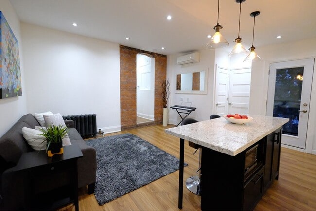 Photo - 326 High Park Av