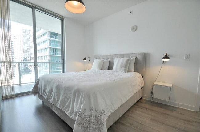 Photo - 79 SW 12th St Unidad 2410-S