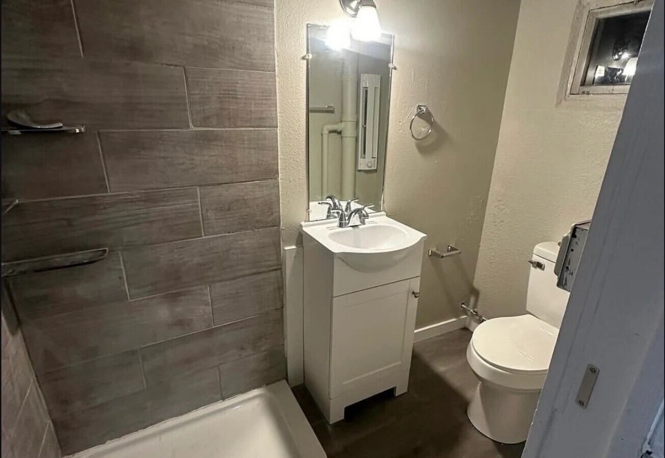 Photo - 1516 E Routt Ave Unit B