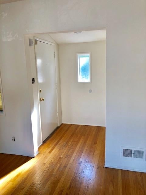 Entry - 2773 Lakewood Ave