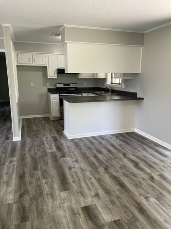 Photo - Renovated 3 Bedroom 1 Bath Home for Rent!