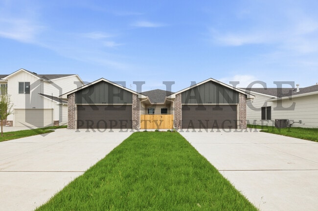 Photo - 157 N Gowen St